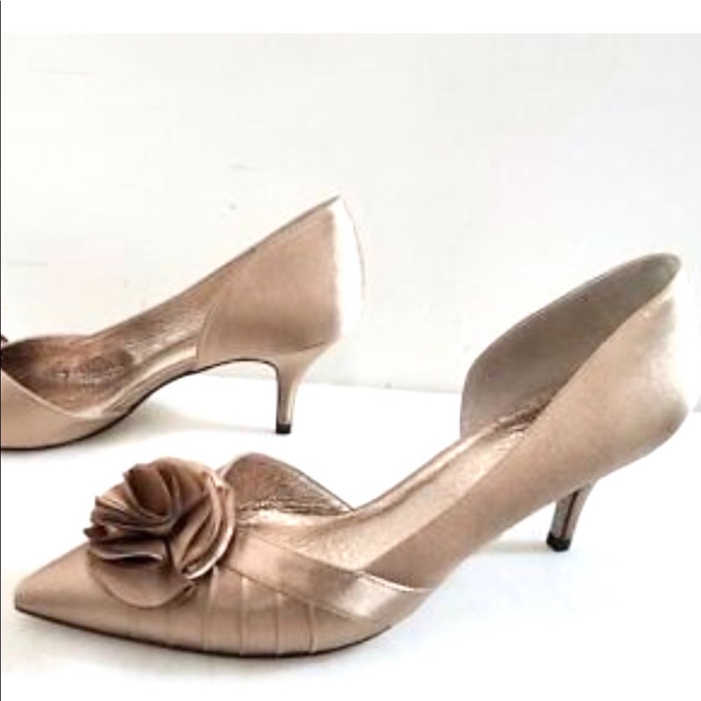 Adrianna Papell Satin Heels 8M Wedding Nude Pumps